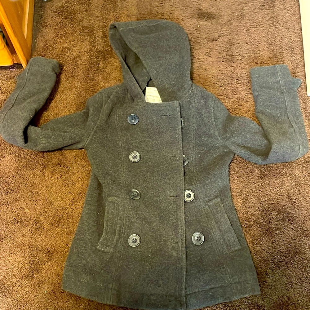 This is a jacket for kids and it gives detective and old time vibes!